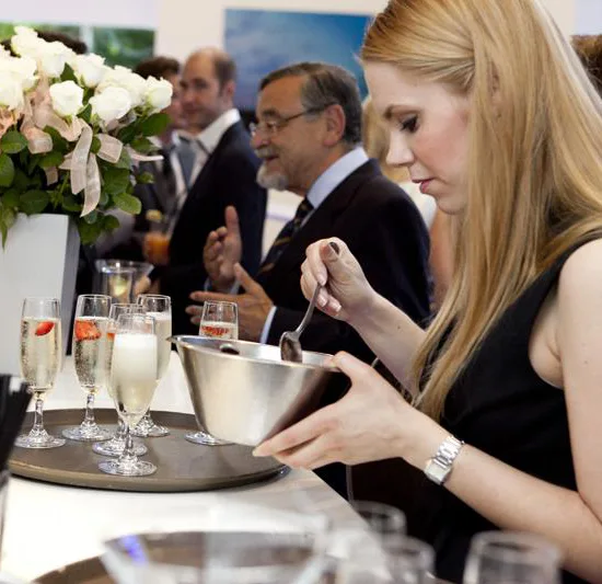 Megnyílt a White Lounge pezsgő- és borbár