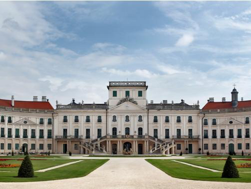 Családi időutazás Eszterházára