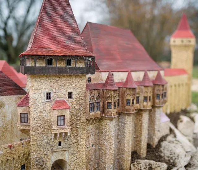 Erdélyi épületekkel bővült a szarvasi Mini Magyarország makettpark