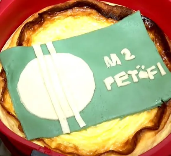 A torta szörnyű, a műsor remek: kétéves a Petőfi TV
