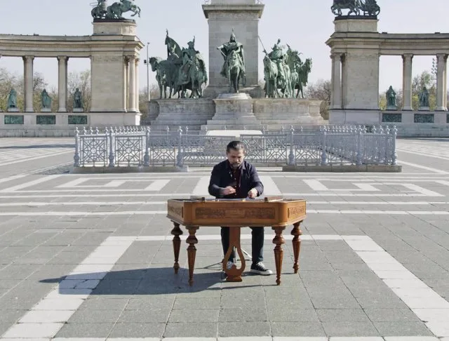 Szívmelengető filmben várnak vissza minket Budapest üres terei