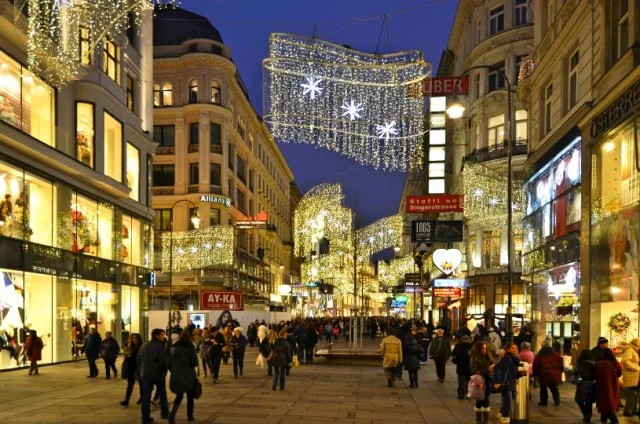 Bécs üzletei nem mondanak le a karácsonyi fényekről