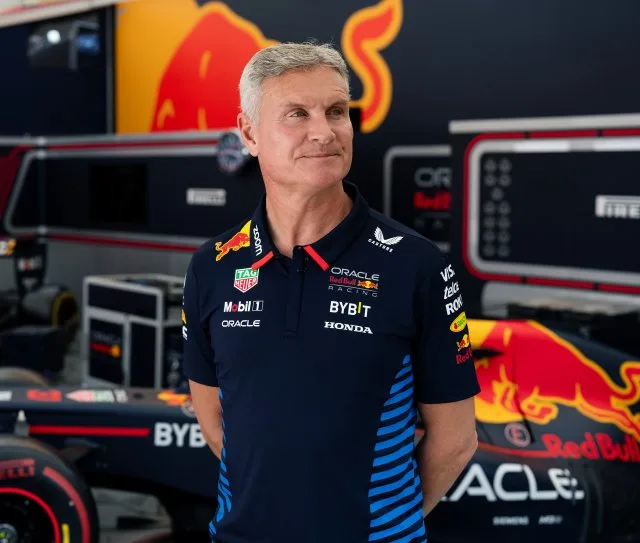 A Red Bull Showrun Budapestre hozza a brit Forma-1-es legendát