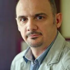 Magyar Attila és Hajdu Steve a színpadon ünnepli a nőket