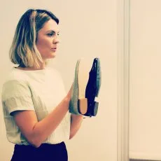 Vágó Réka: „Akárcsak egy gyümölcs ízét, a cipő minőségét is sejteti az illata”